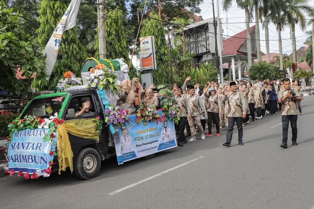 KONTIGEN KECAMATAN SIANTAR MARIMBUN PADA PAWAI TA\'ARUF MTQN KE- 57 KOTA PEMATANGSIANTAR TAHUN 2025